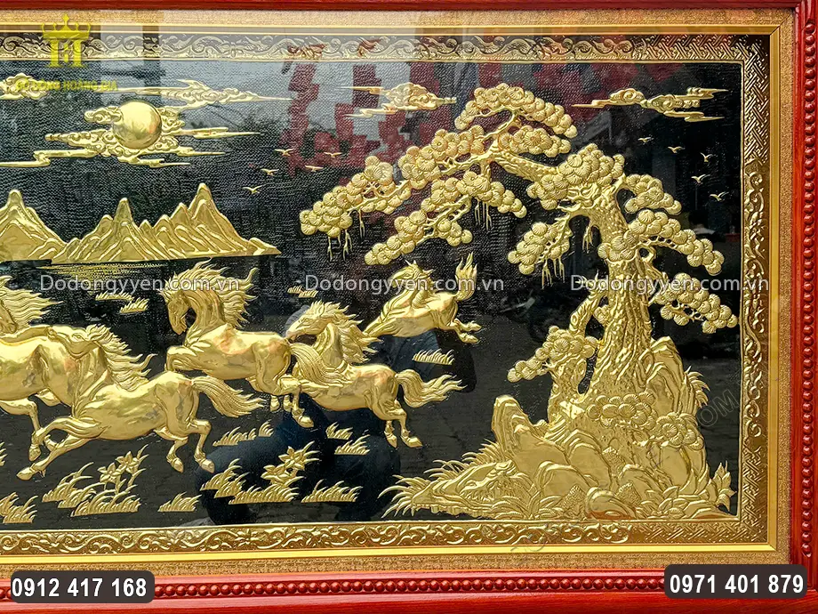 H&igrave;nh ảnh c&acirc;y t&ugrave;ng xanh tươi tr&ecirc;n n&uacute;i đ&aacute; cằn cỗi